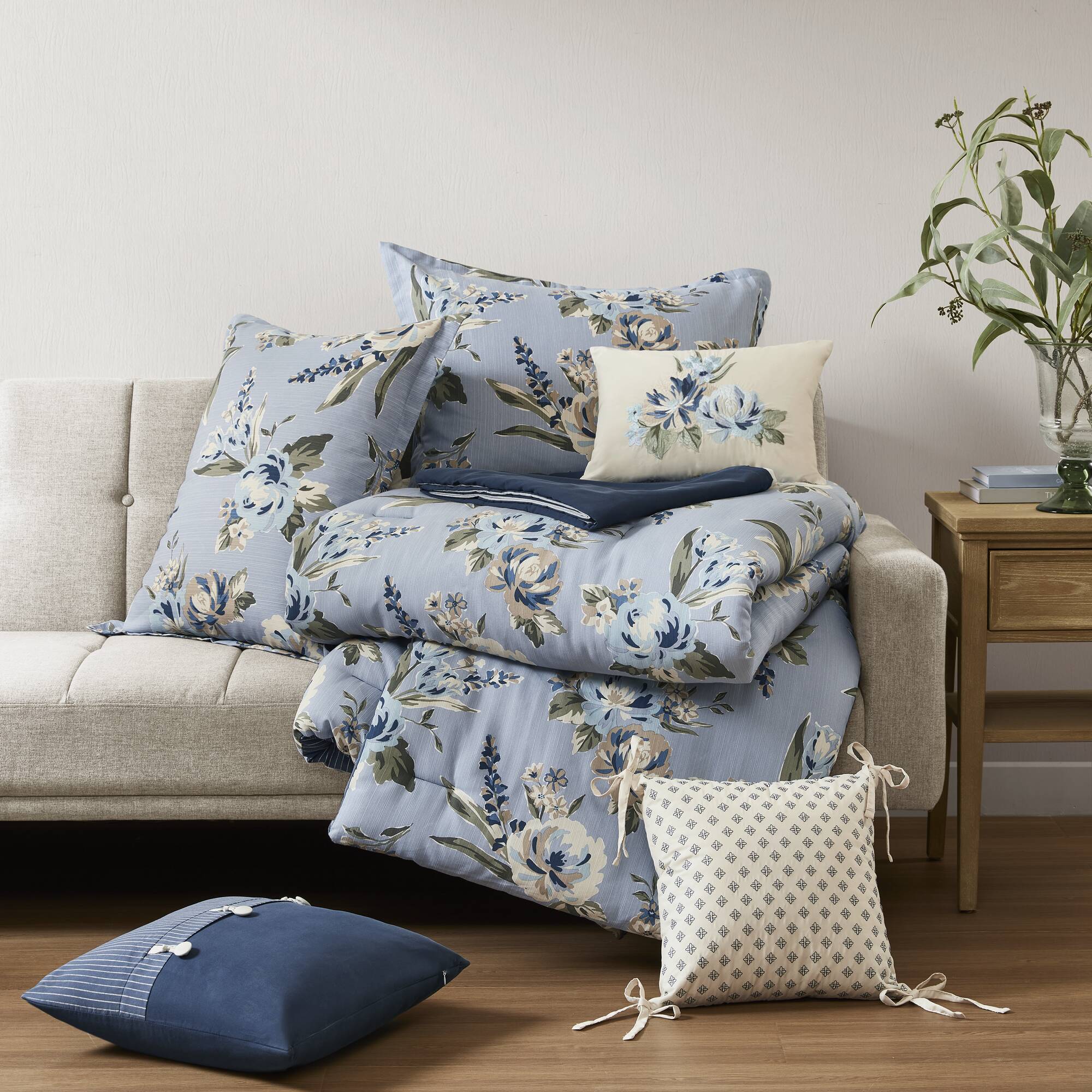 Salara Comforter Set