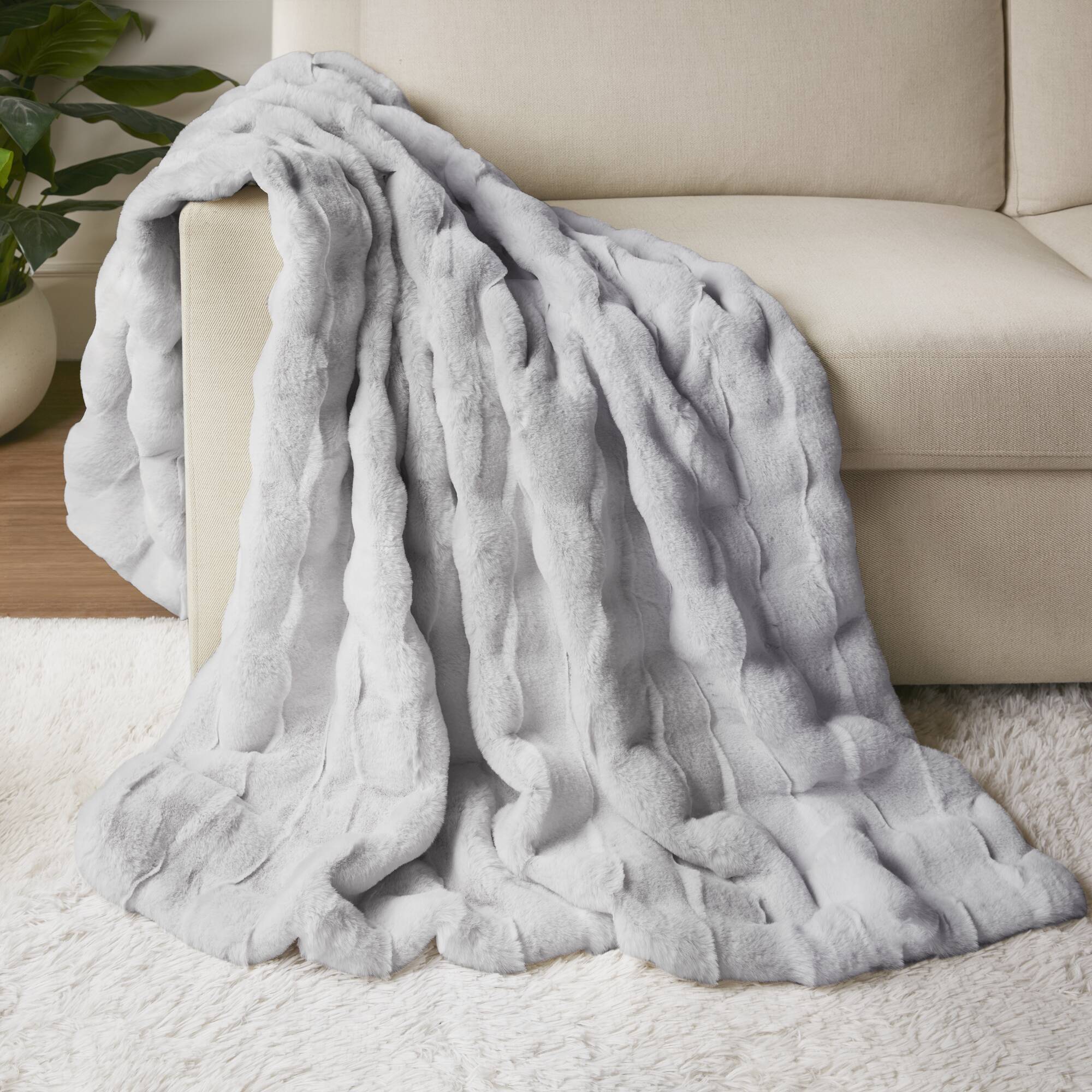 Vivienne Faux Fur Throw