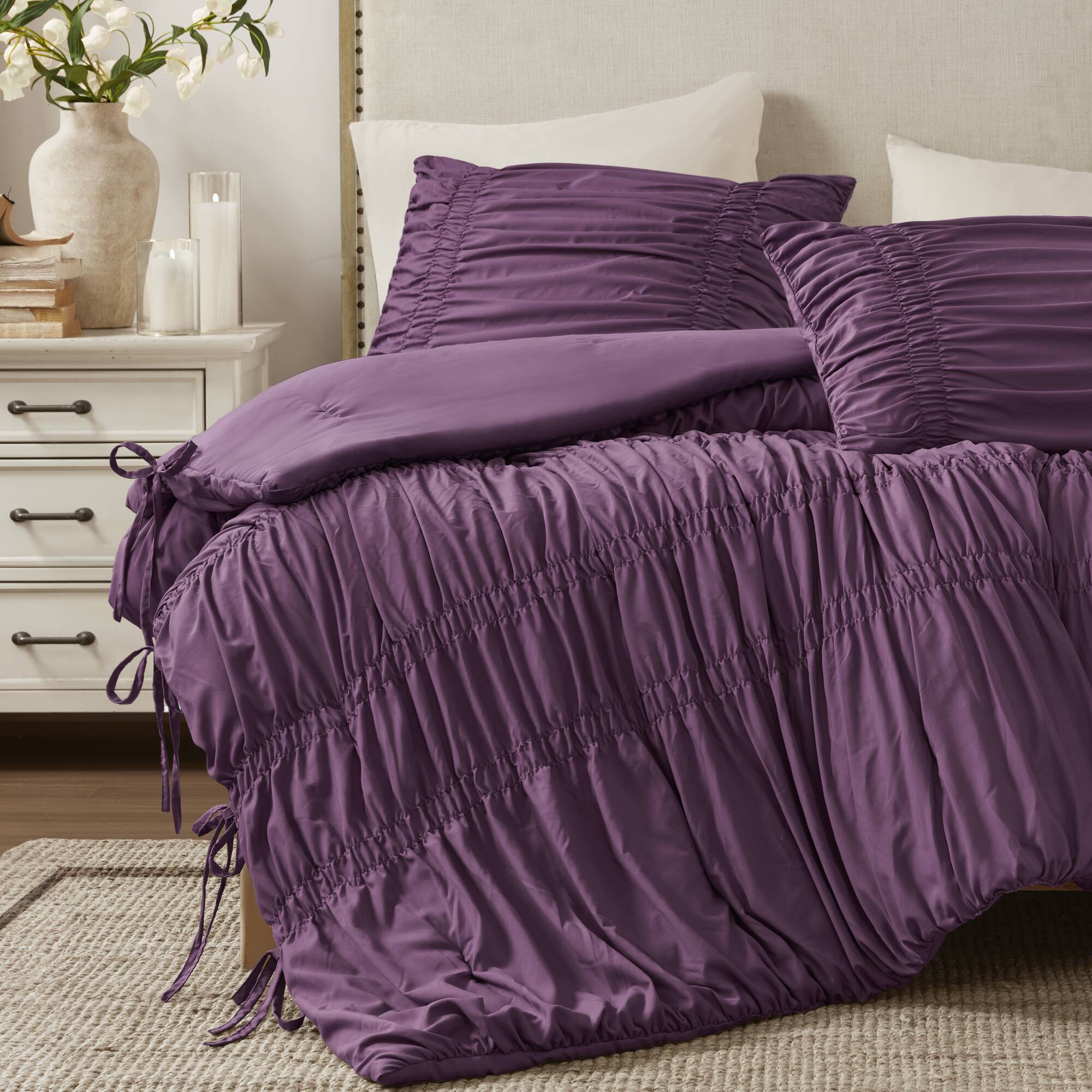Mia Comforter Set