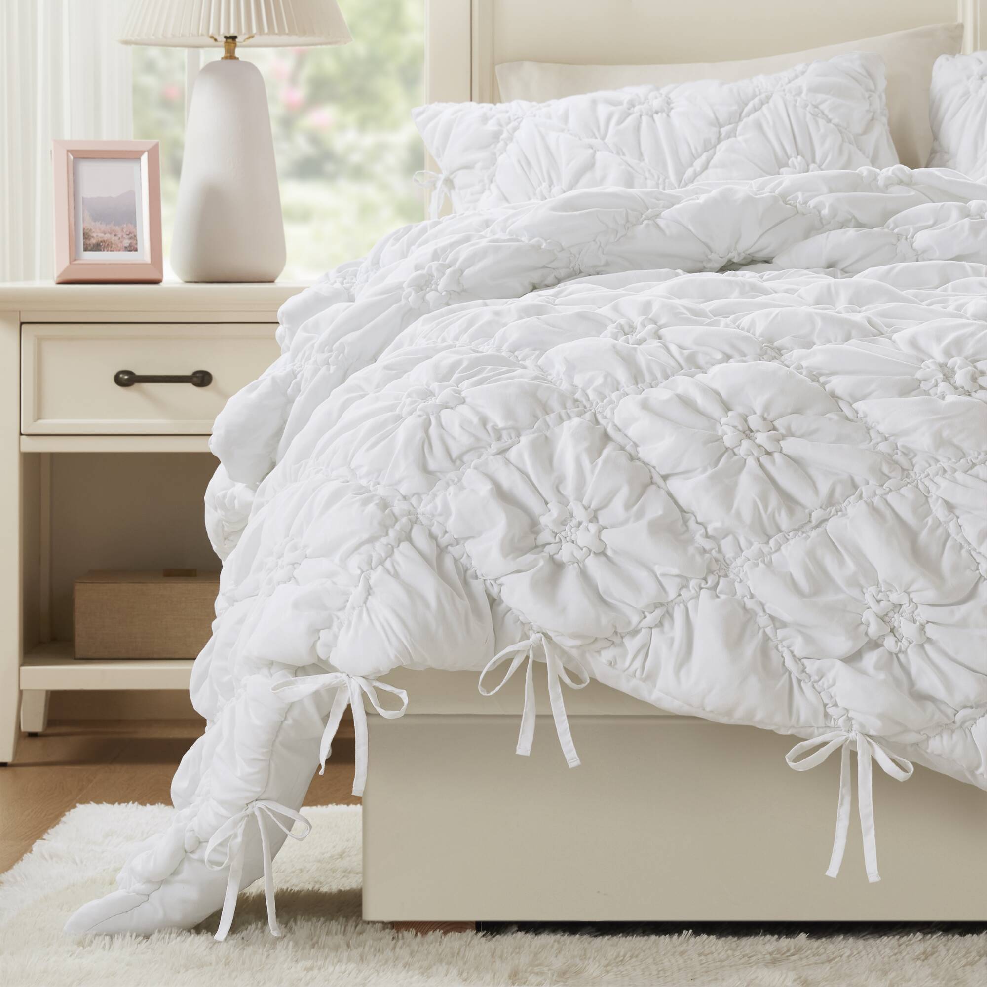 Lily Comforter Set