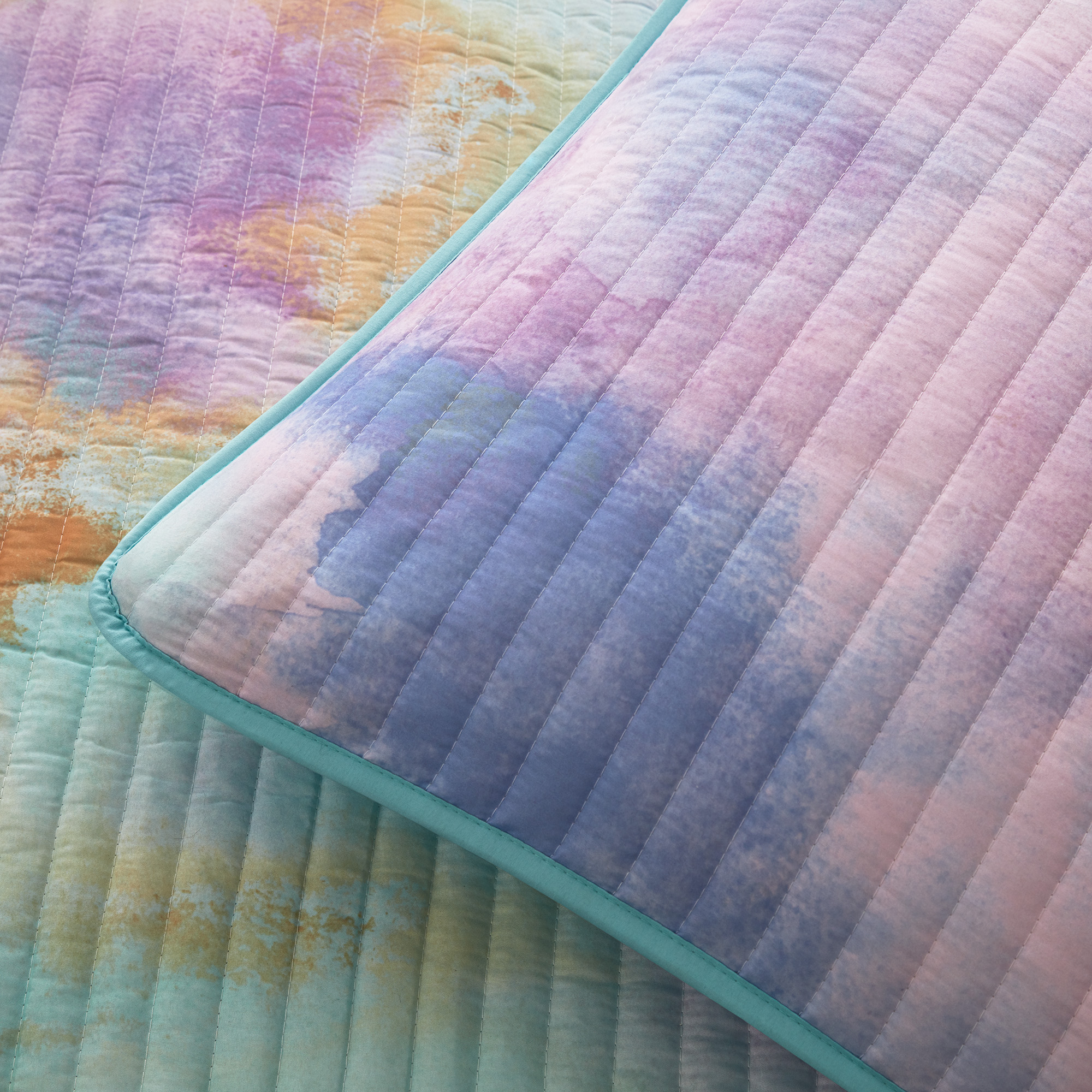 Cassiopeia Watercolor Tie Dye Printed Quilt Set with Throw Pillow