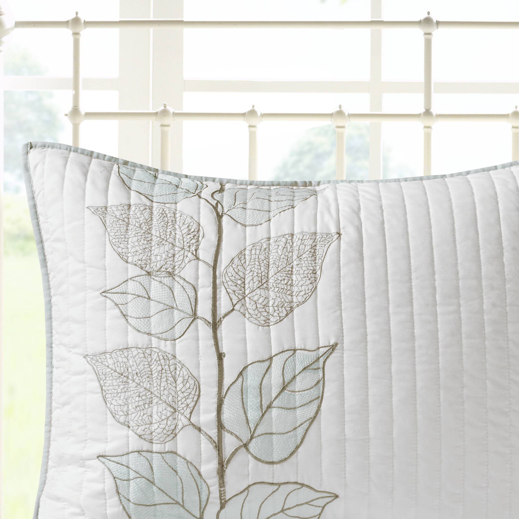 Caelie 6 Piece Embroidered Quilt Set with Throw Pillows