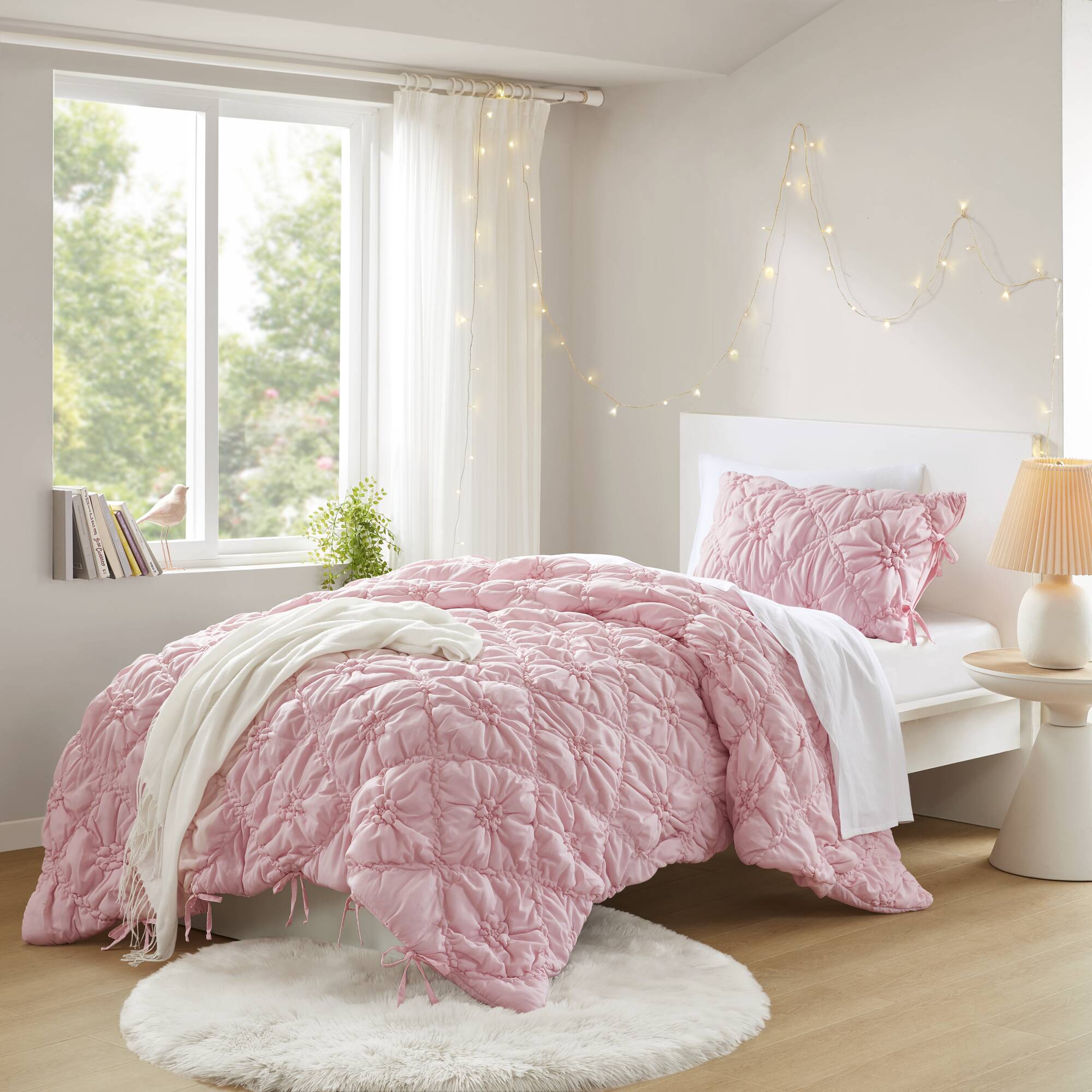 Lily Comforter Set
