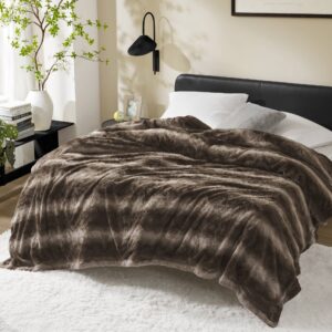 Zuri Faux Fur Blanket from Madison Park in  Brown. Zuri Faux Fur Blanket from Madison Park in  Brown. Zuri Faux Fur Blanket from Madison Park in  Brown. Zuri Faux Fur Blanket from Madison Park in  Brown. Zuri Faux Fur Blanket from Madison Park in  Brown.