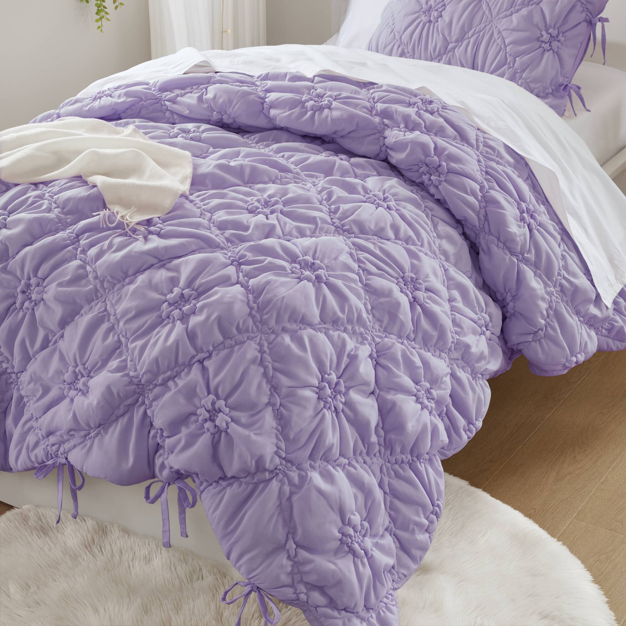 Lily Comforter Set