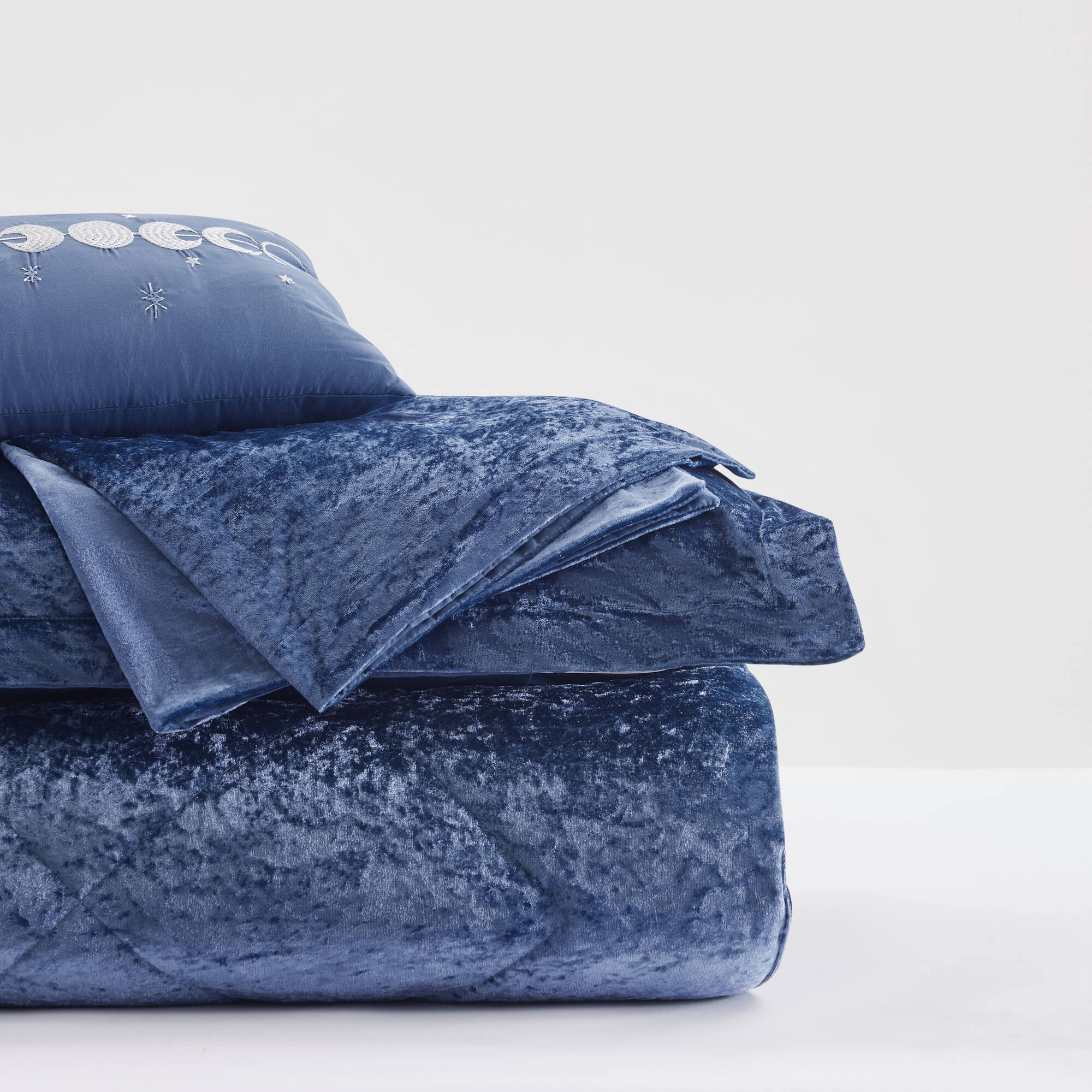 Felicia Velvet Comforter Set with Throw Pillow