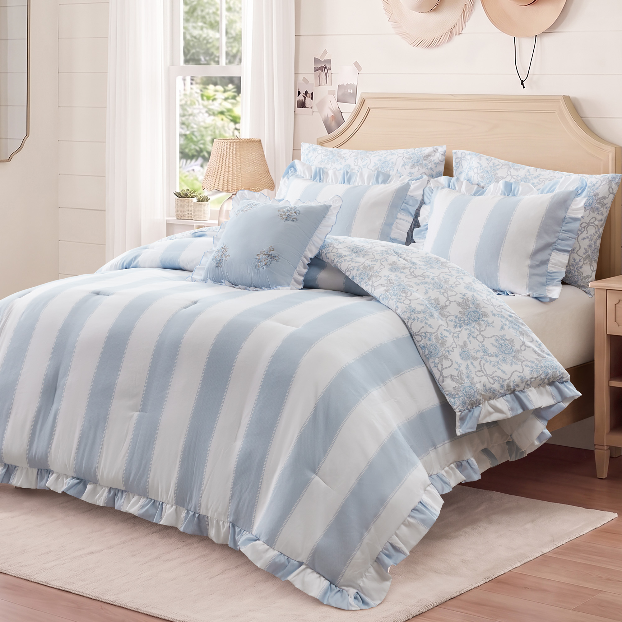 Lara Comforter Set