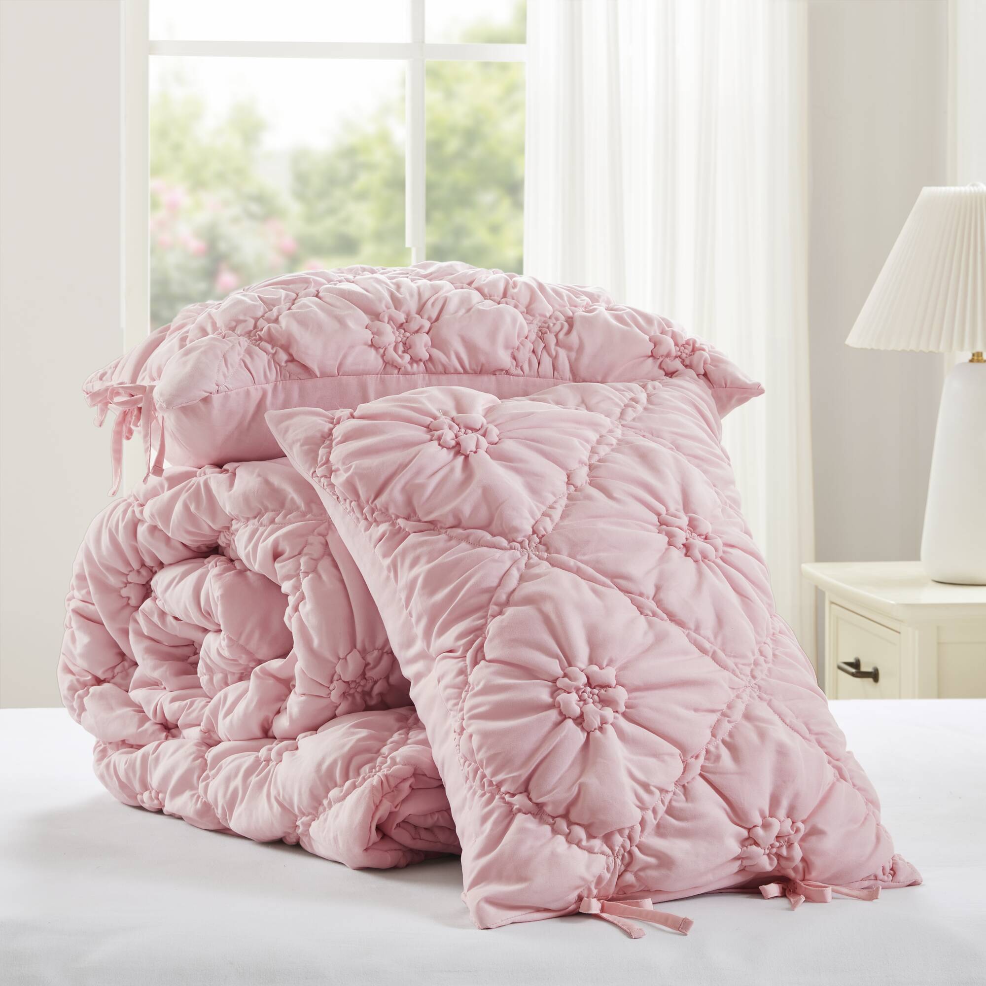 Lily Comforter Set