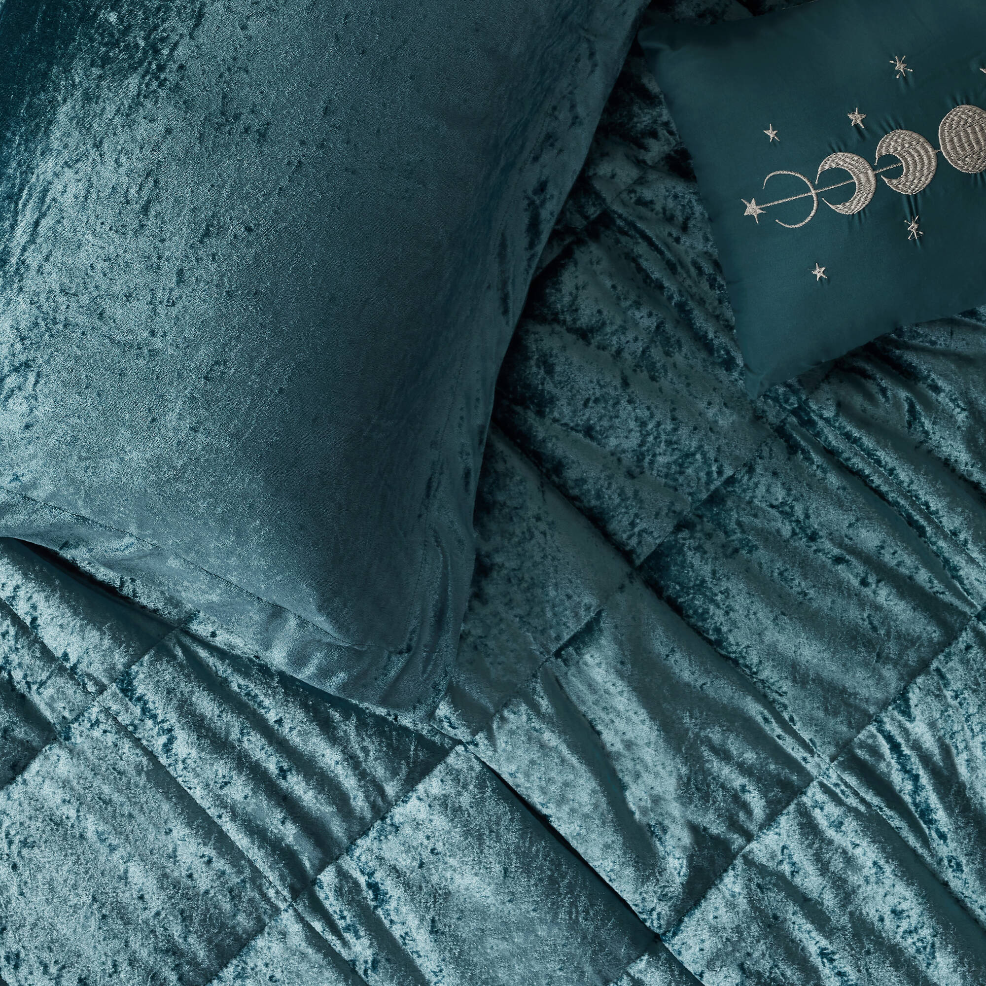Felicia Velvet Comforter Set with Throw Pillow