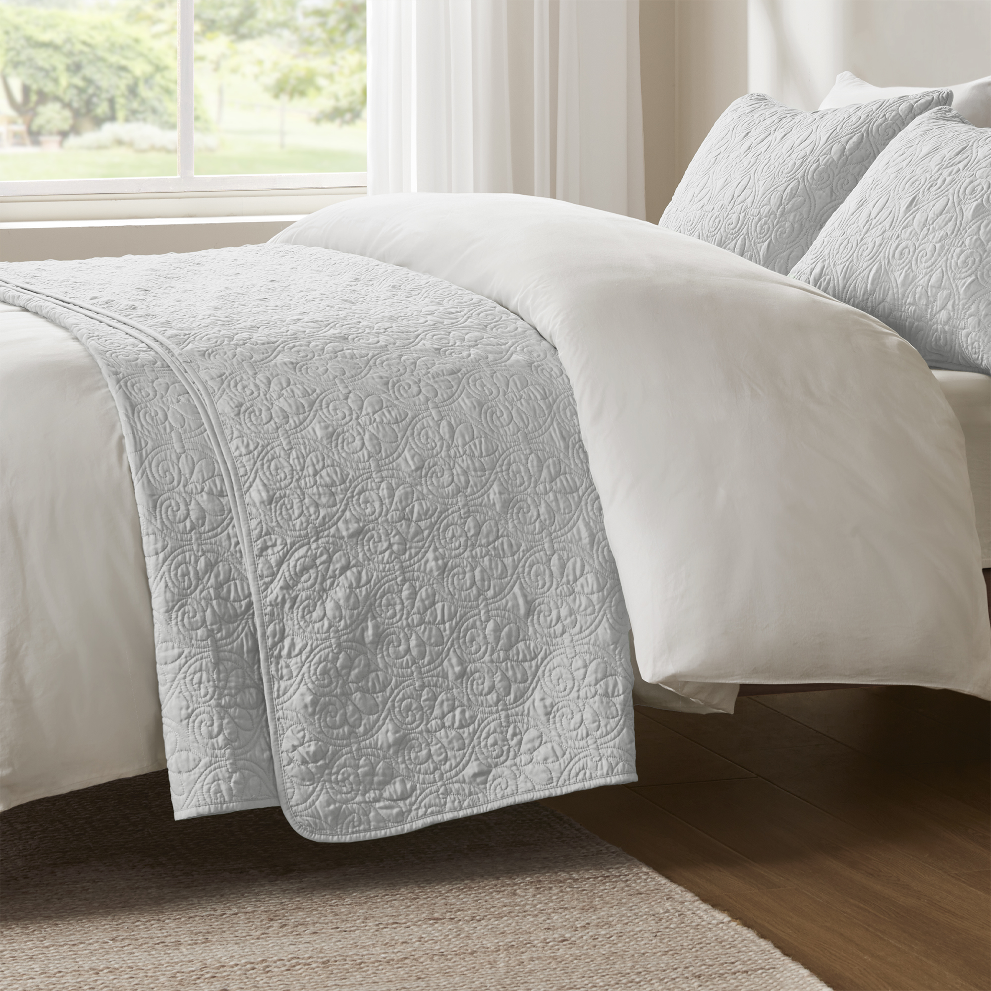 Quebec Reversible Quilt Set