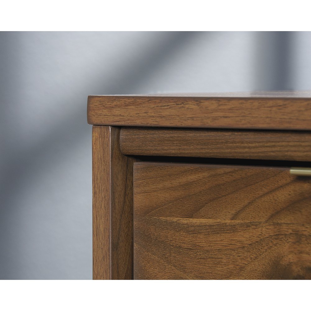 Grand Walnut finish