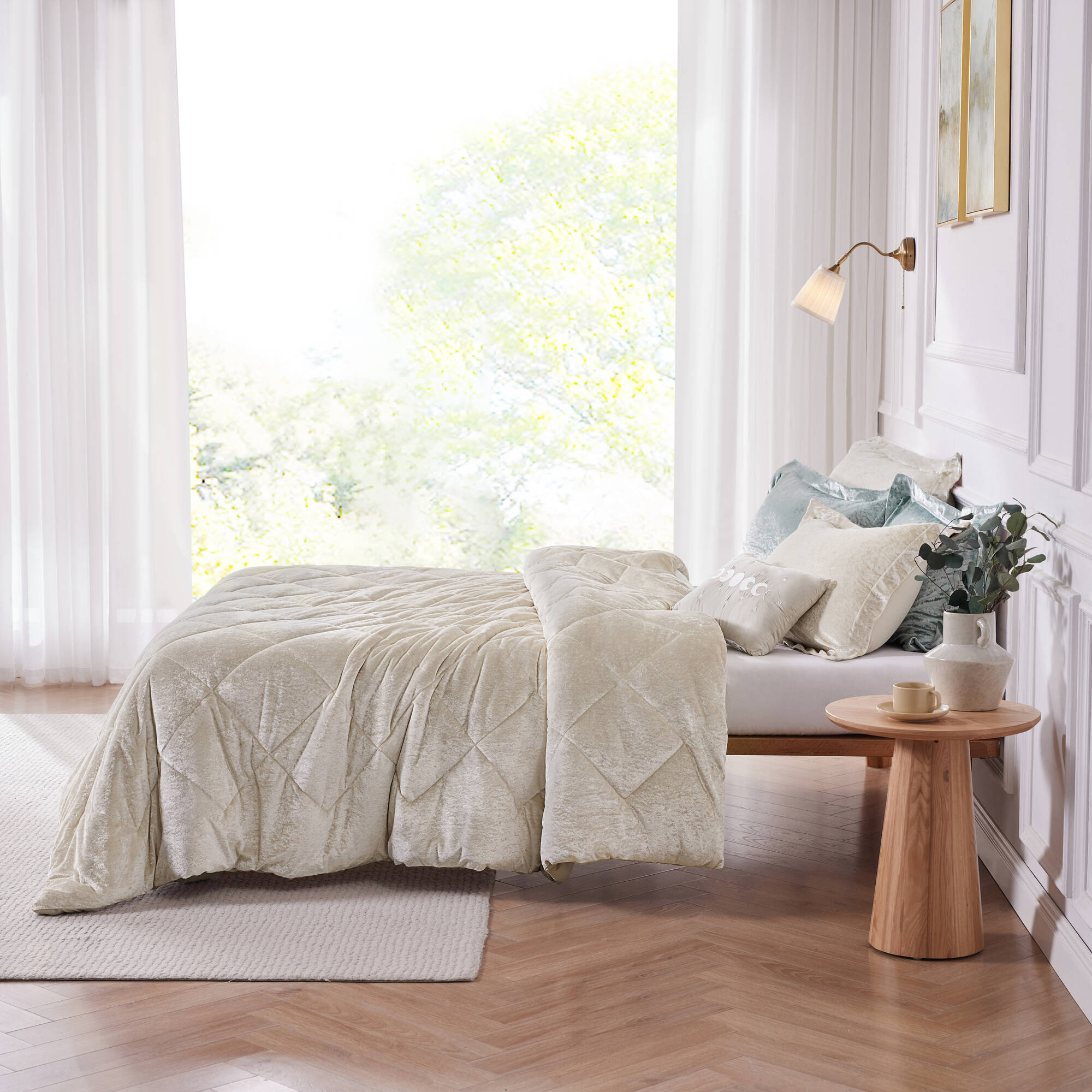 Felicia Velvet Duvet Cover Set with Throw Pillow