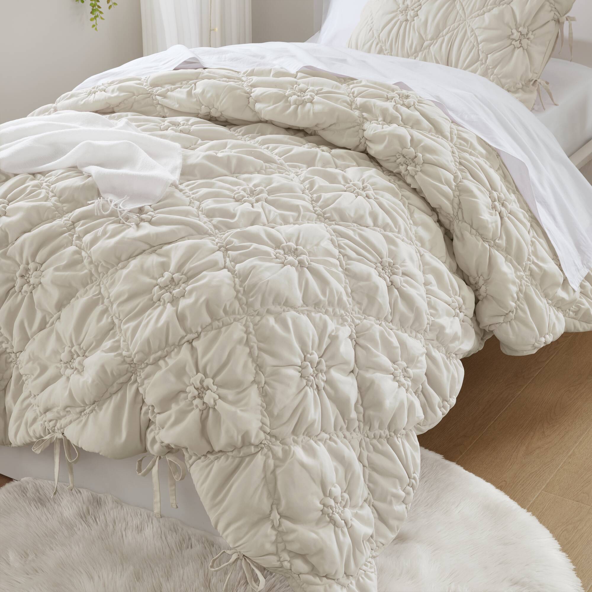 Lily Comforter Set