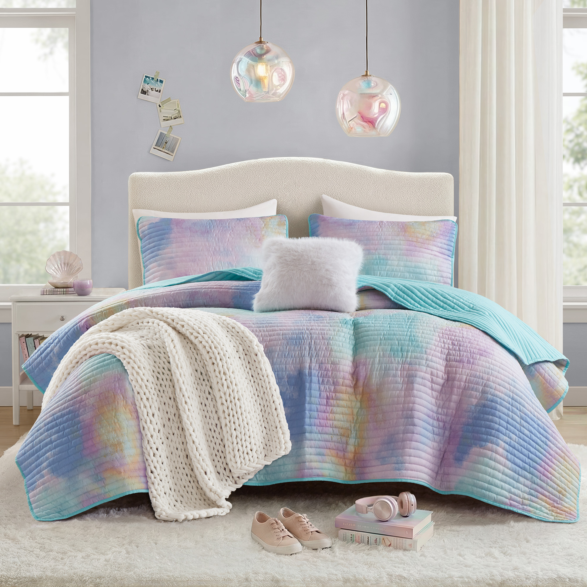 Cassiopeia Watercolor Tie Dye Printed Quilt Set with Throw Pillow