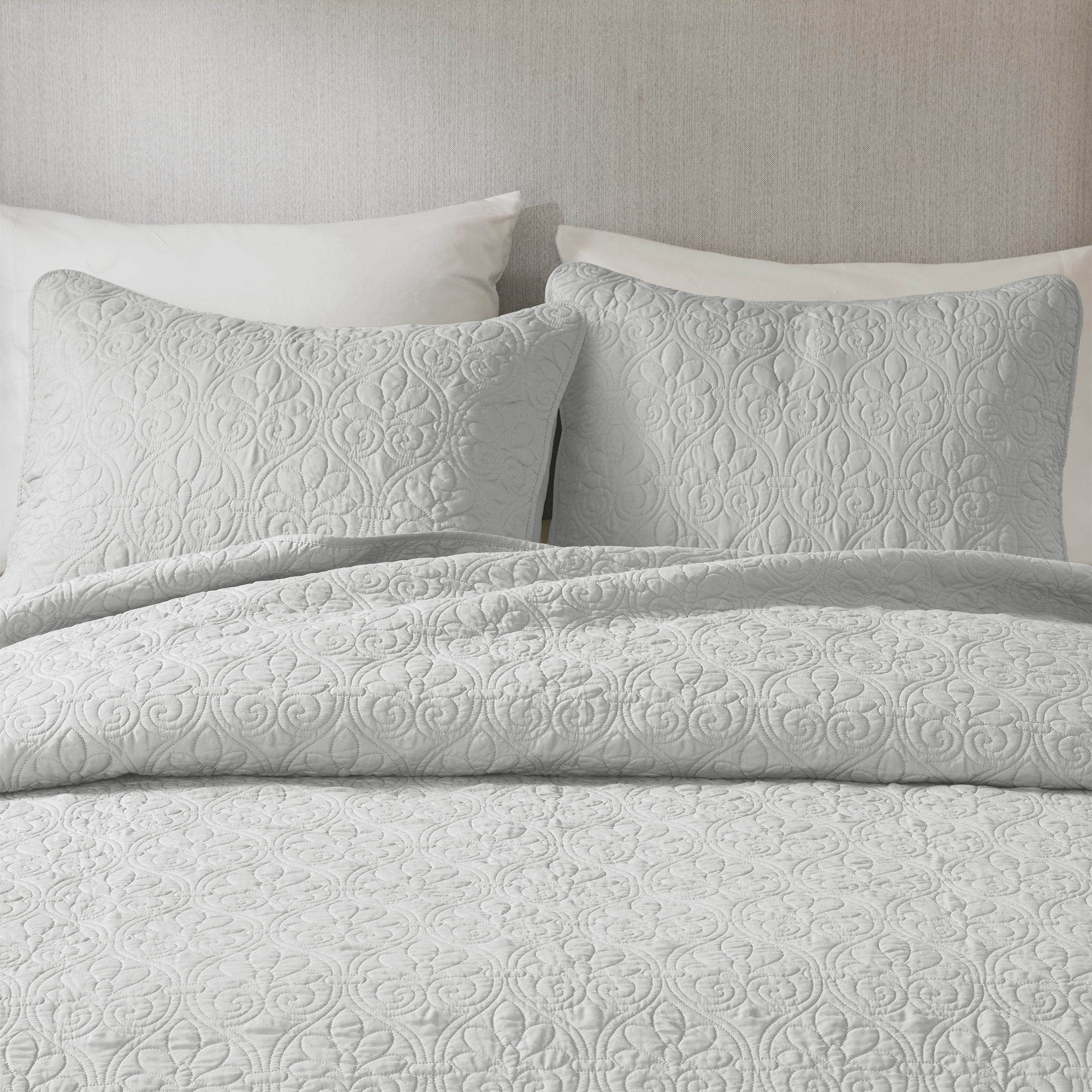 Quebec Reversible Quilt Set