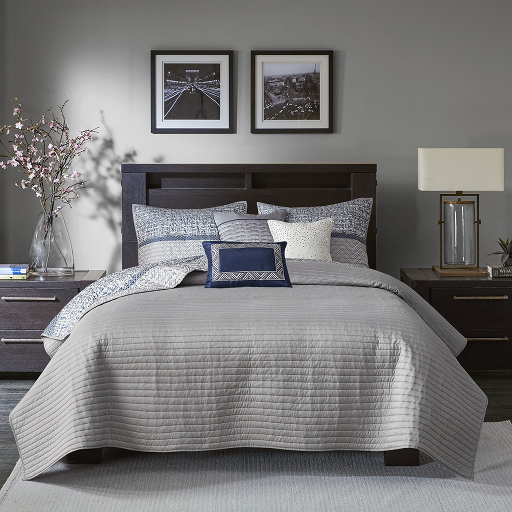 Rhapsody 6 Piece Reversible Jacquard Quilt Set with Throw Pillows