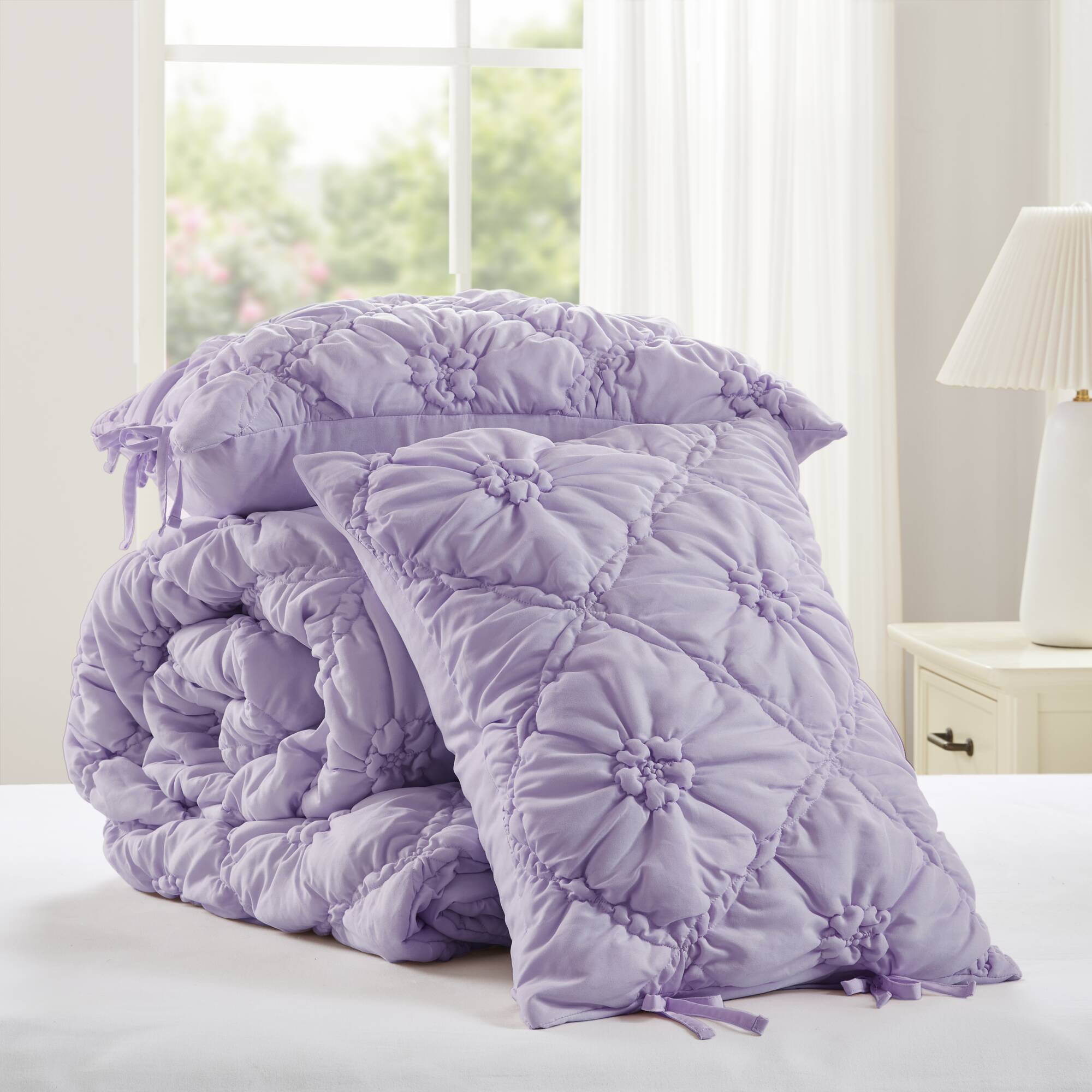 Lily Comforter Set