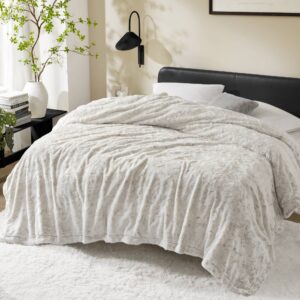 Zuri Faux Fur Blanket from Madison Park in  Snow Leopard. Zuri Faux Fur Blanket from Madison Park in  Snow Leopard. Zuri Faux Fur Blanket from Madison Park in  Snow Leopard. Zuri Faux Fur Blanket from Madison Park in  Snow Leopard. Zuri Faux Fur Blanket from Madison Park in  Snow Leopard.