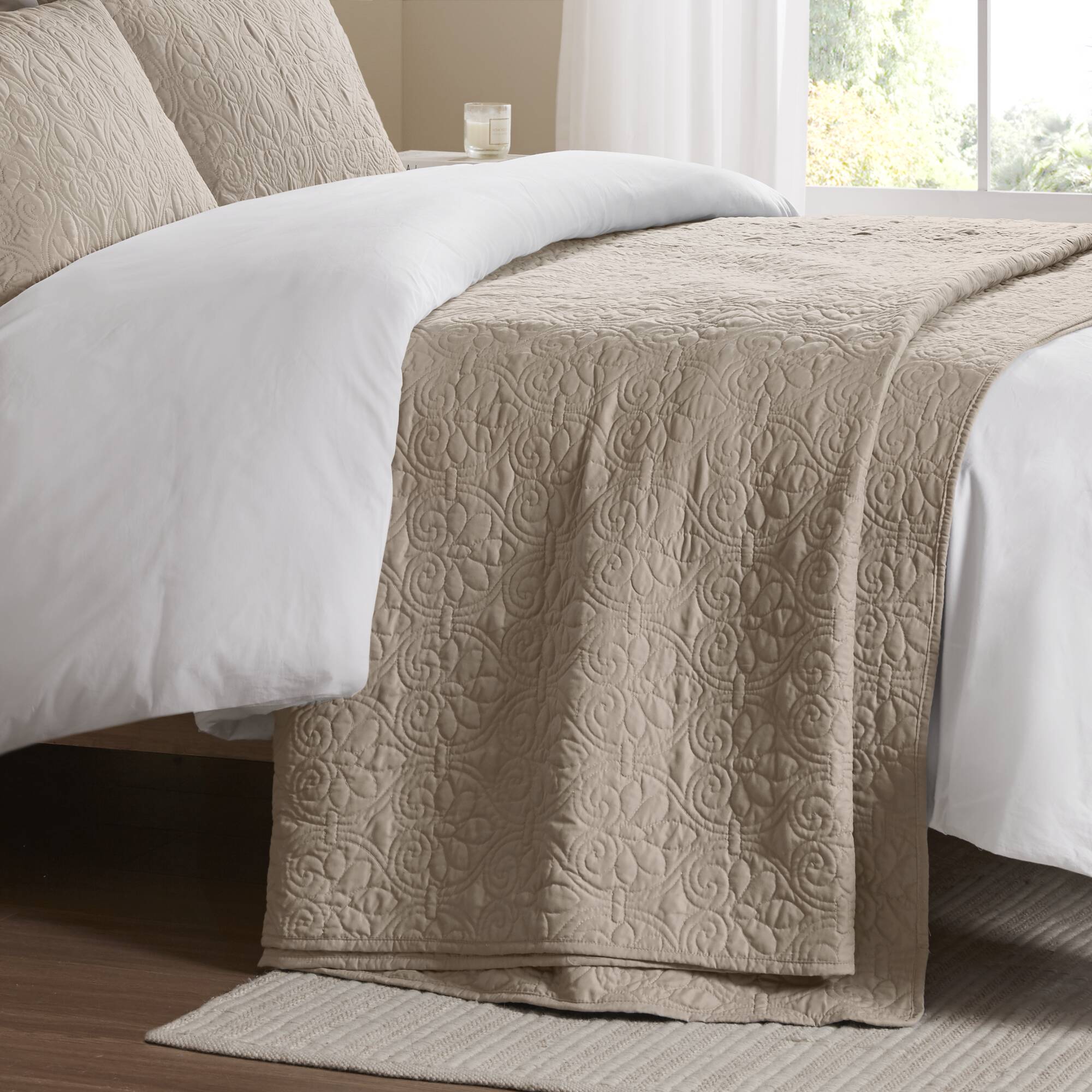 Quebec Reversible Bedspread Set