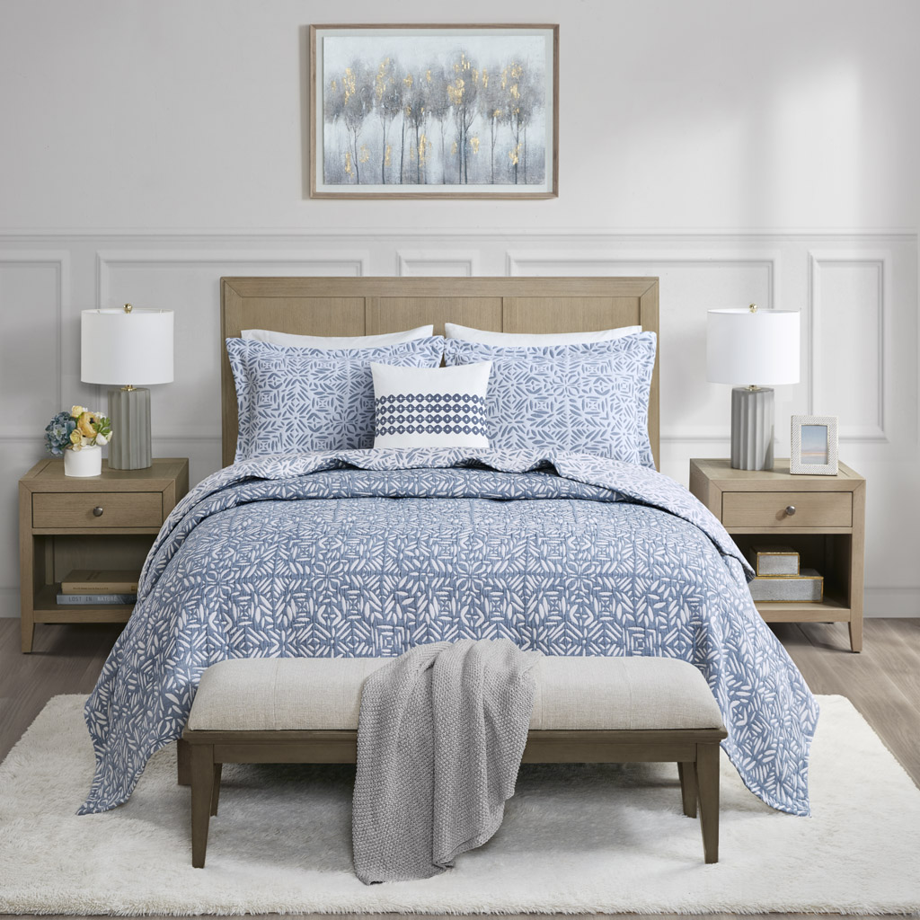 Harmony 4 Piece Oversized Reversible Matelasse Quilt Set with Throw Pillow