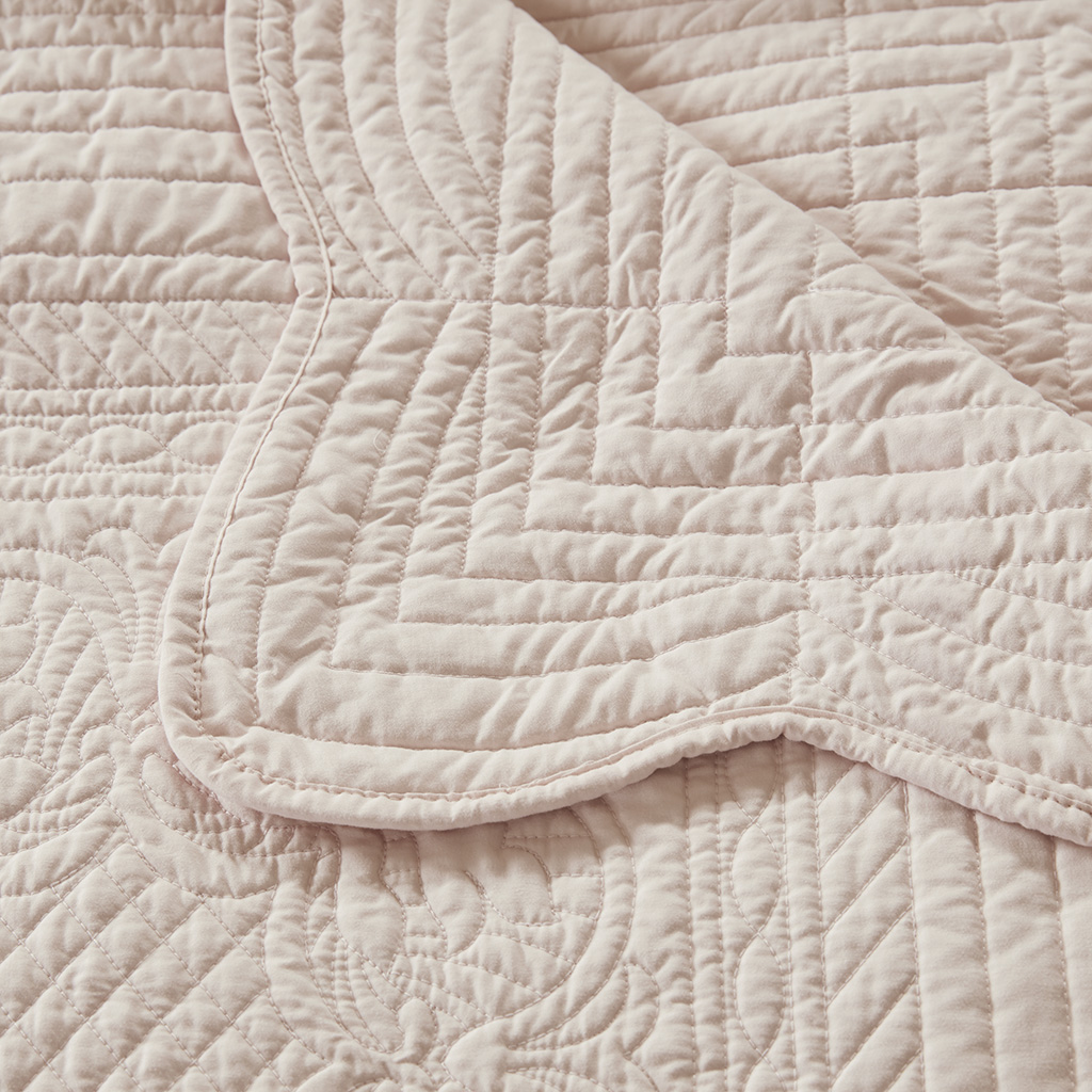 Tuscany Oversized Quilted Throw with Scalloped Edges