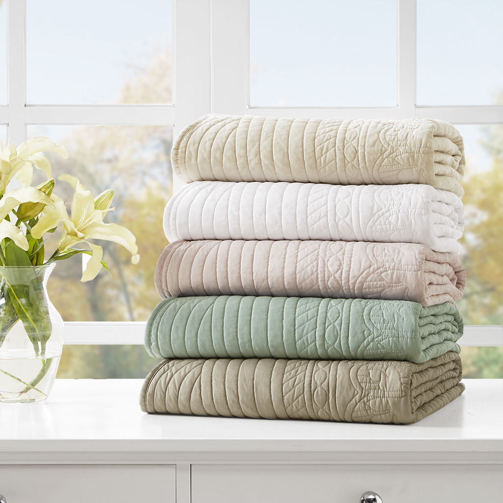 Tuscany Oversized Quilted Throw with Scalloped Edges