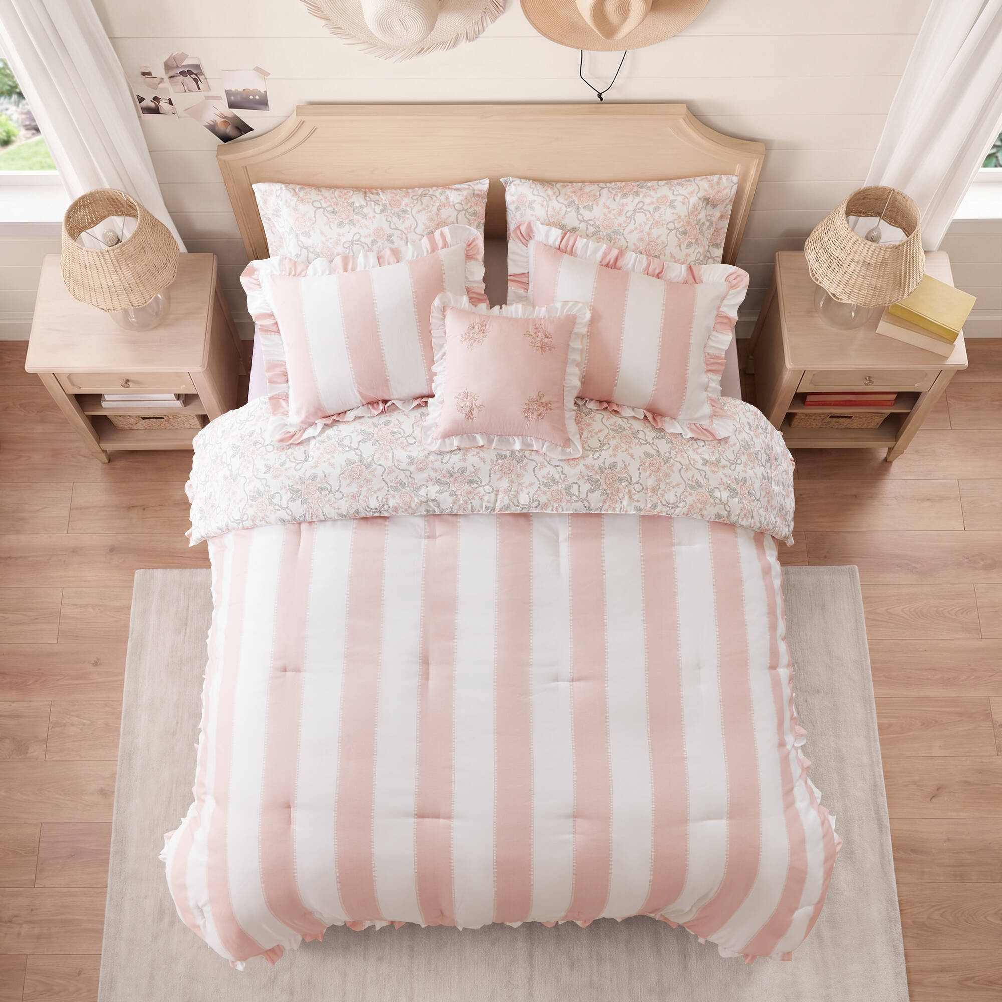 Lara Comforter Set