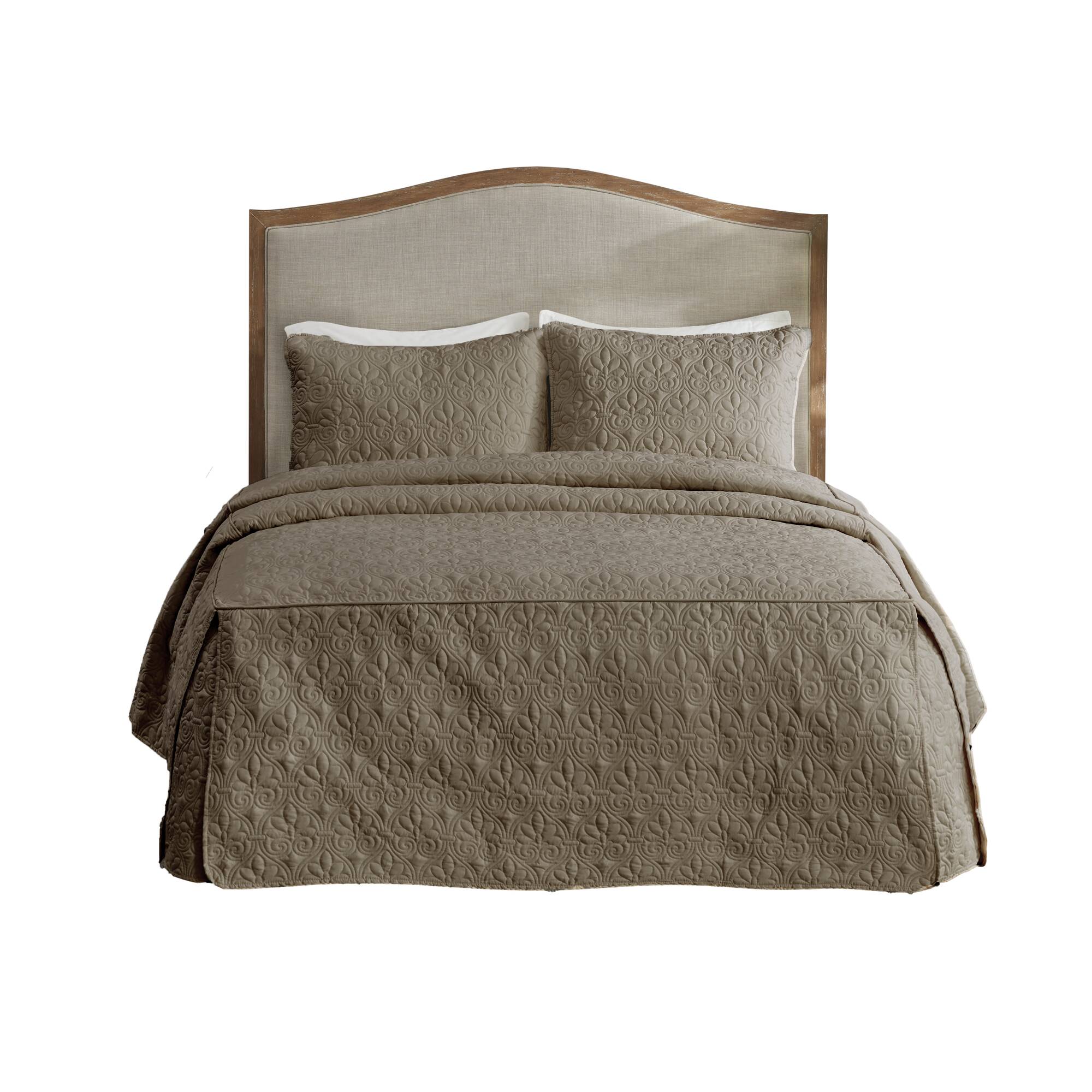 Quebec 3 Piece Split Corner Pleated Quilted Bedspread
