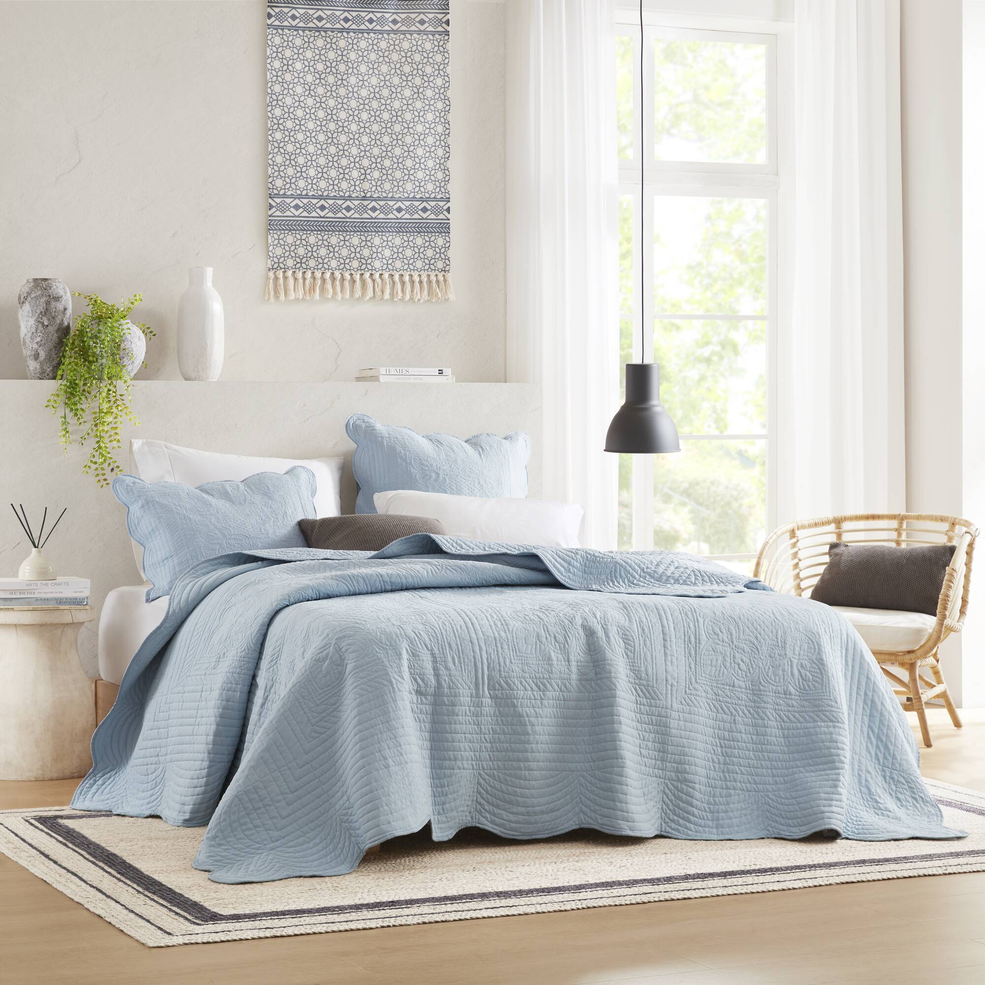 Tuscany 3 Piece Reversible Scalloped Edge Quilt Set