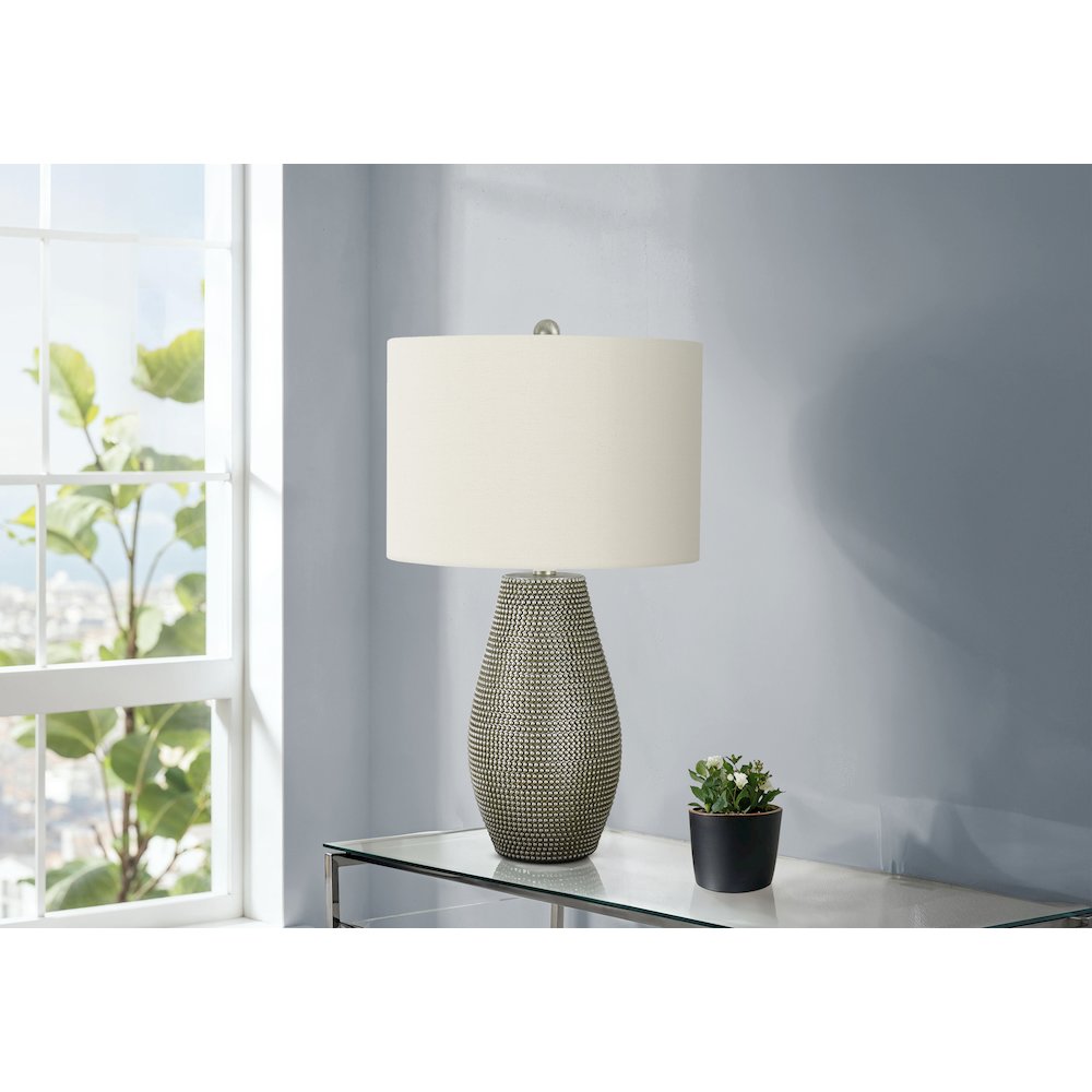 Ivory / Cream Shade