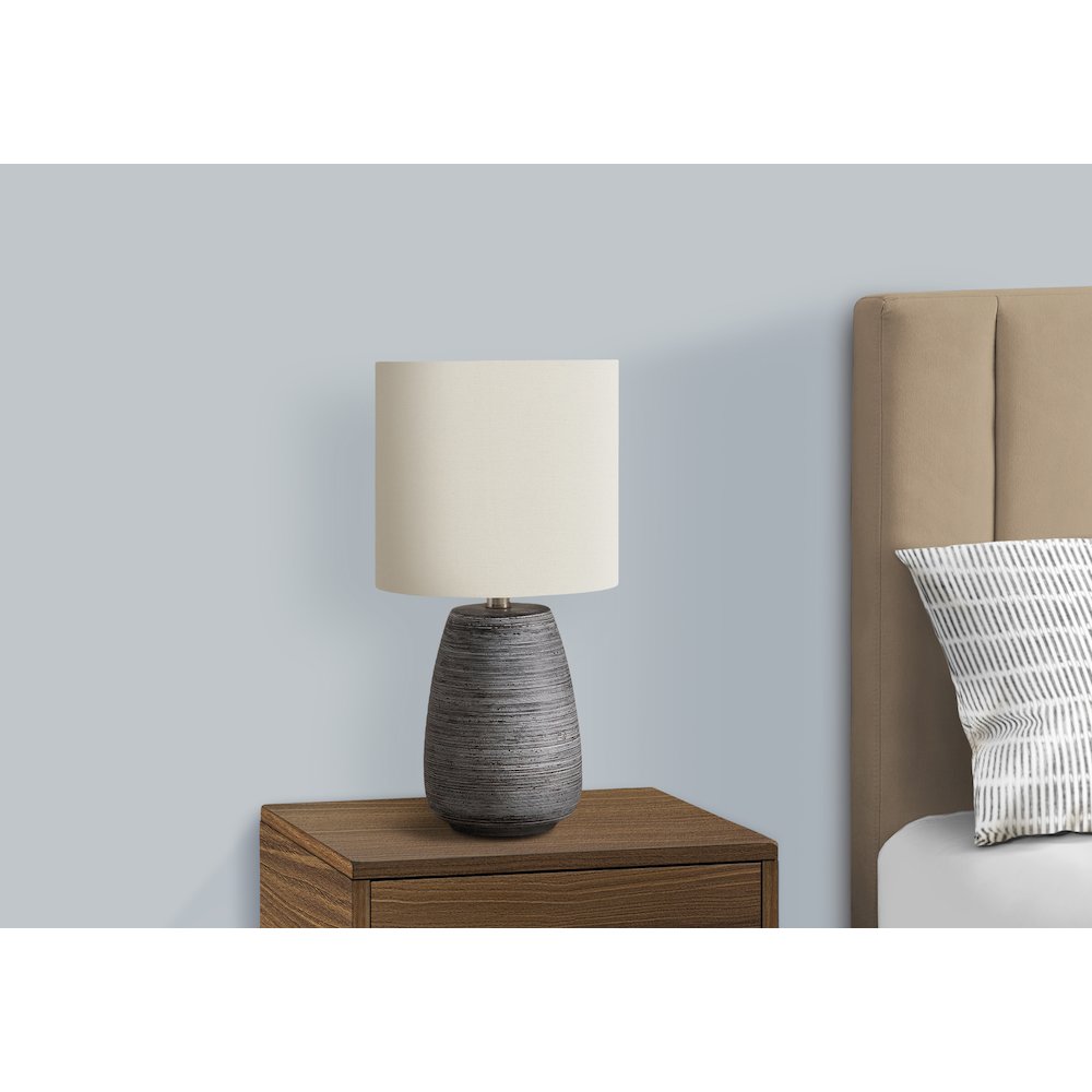 Ivory / Cream Shade