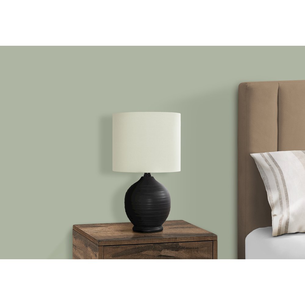 Ivory / Cream Shade