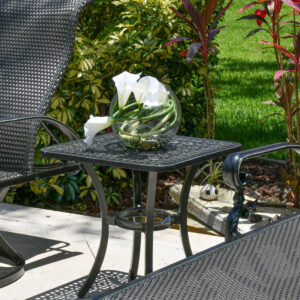 an essential addition to any outdoor space. Standing a21.5 inches tall
