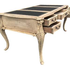 now available in a stunning Natural finish that truly celebrates the inherent beauty and unique characteristics of the mahogany wood. This desk