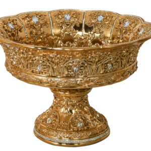 The European Elegance Grand Palatial Pedestal Bowl is a truly stunning masterpiece finished in beautiful gold