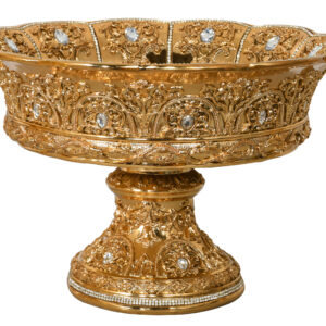 radiating a brilliant shine. Its exquisite detail is evident throughout